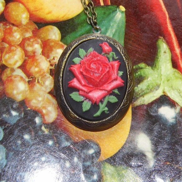 Hand Painted Red Rose Cameo Necklace Locket Photo - Picture 3 of 5